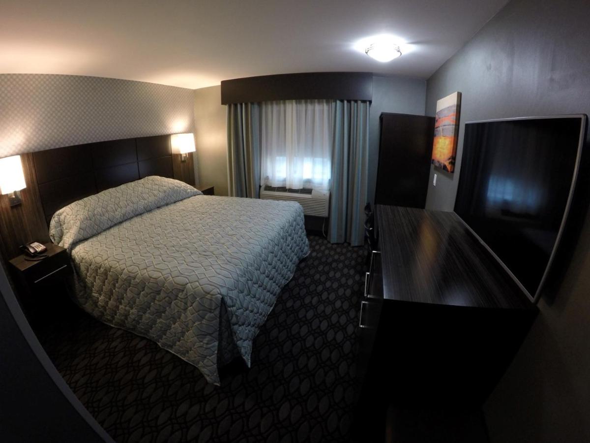 | Red Carpet Inn Elmwood