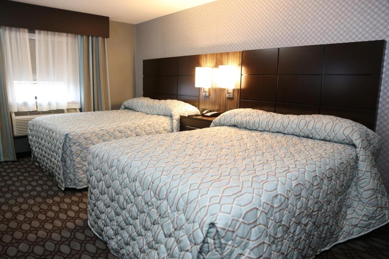 | Red Carpet Inn Elmwood