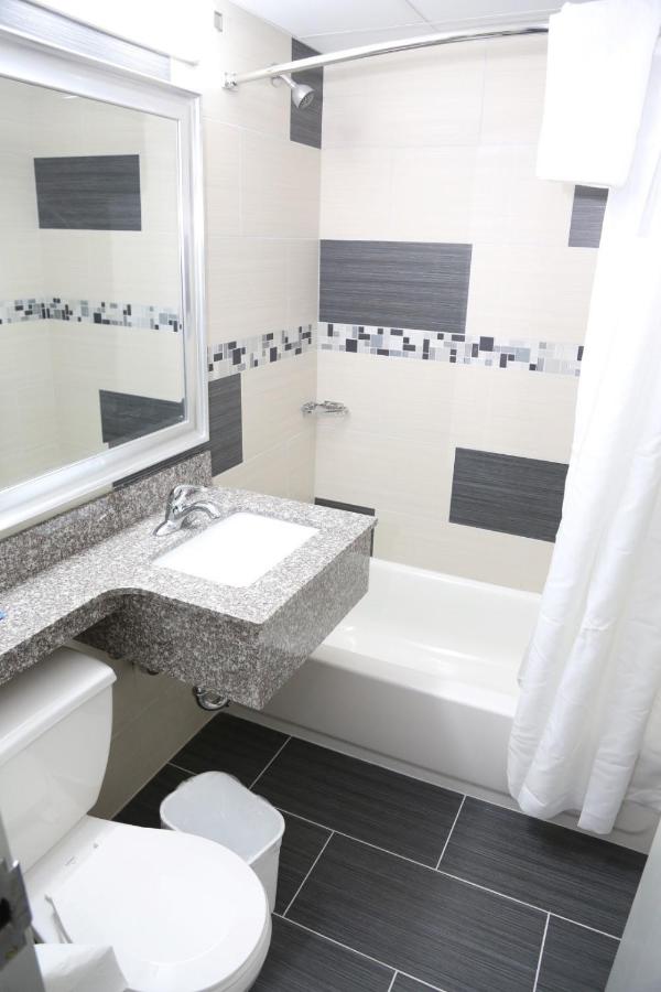 | Red Carpet Inn Elmwood