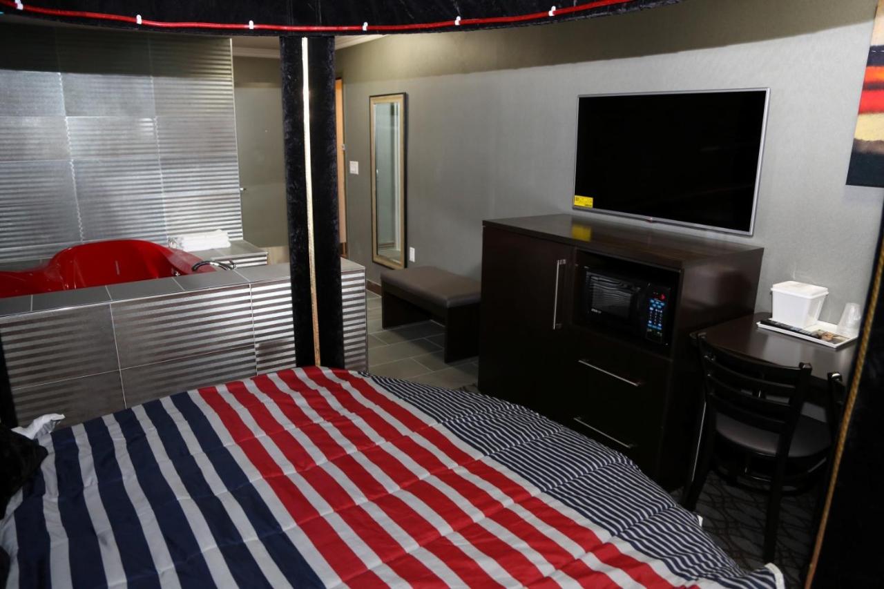 | Red Carpet Inn Elmwood