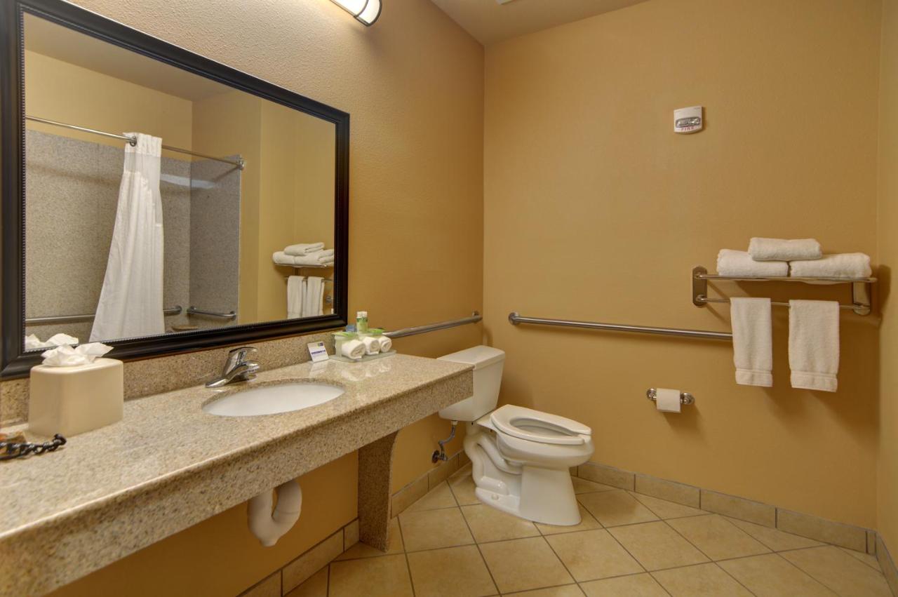 King Room - Disability Access at Holiday Inn Express & Suites Altus by IHG