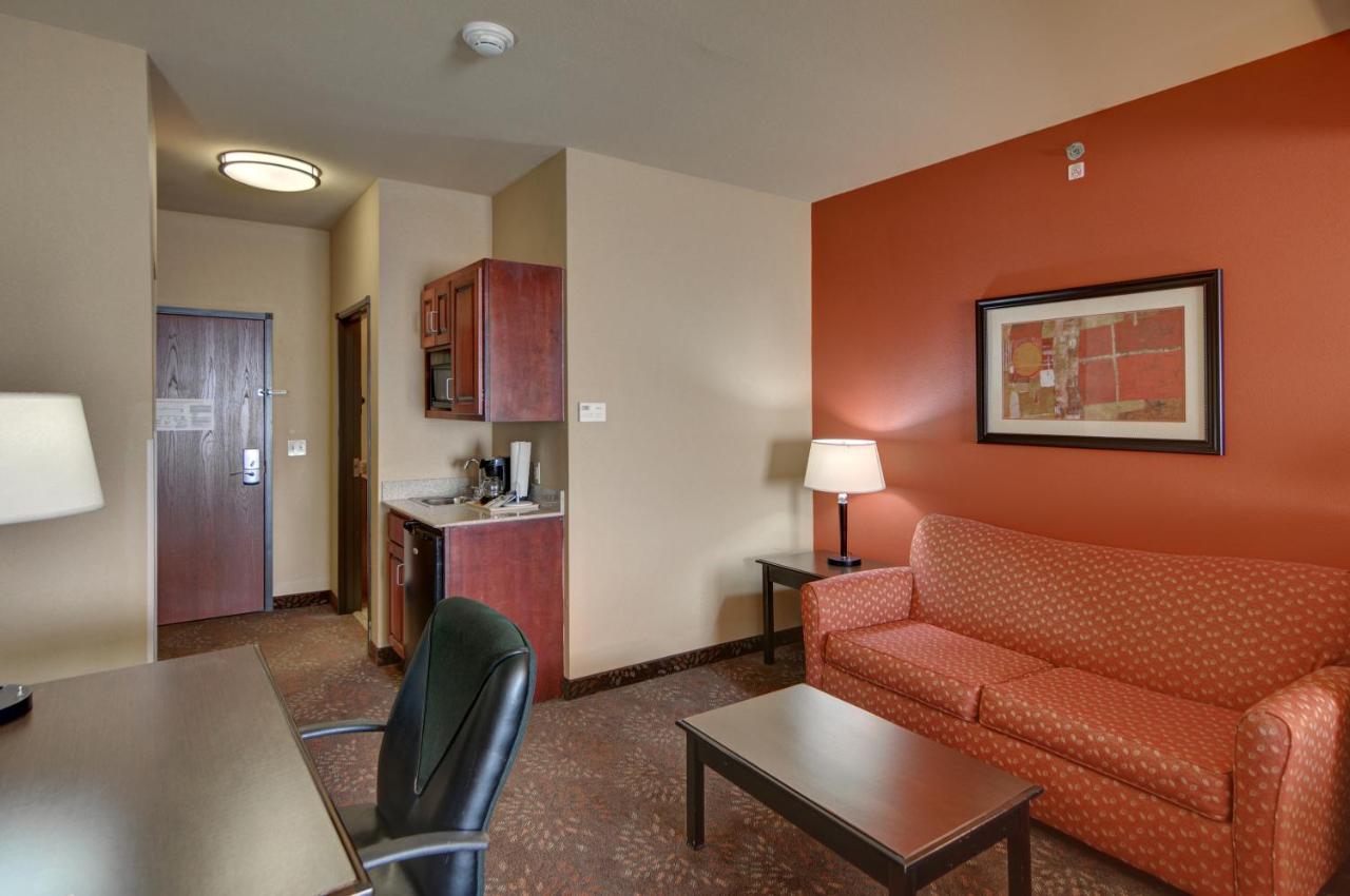 King Suite at Holiday Inn Express & Suites Altus by IHG