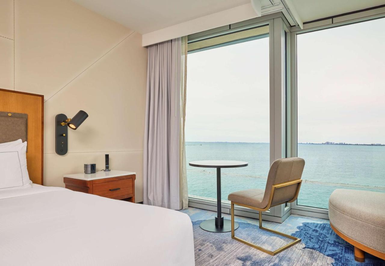 King Room at Sable at Navy Pier Chicago, Curio Collection by Hilton
