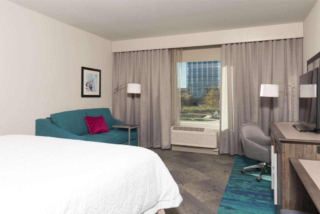 King Room with Sofa Bed at Hampton Inn & Suites Chicago Schaumburg