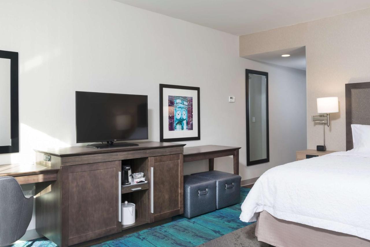 King with Sofa Bed - Non-Smoking at Hampton Inn & Suites Chicago Schaumburg