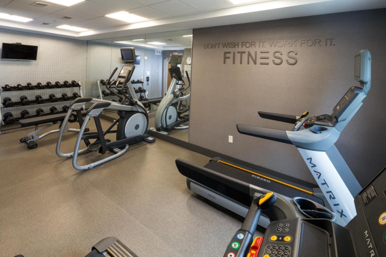 | Fairfield Inn & Suites by Marriott Detroit Chesterfield