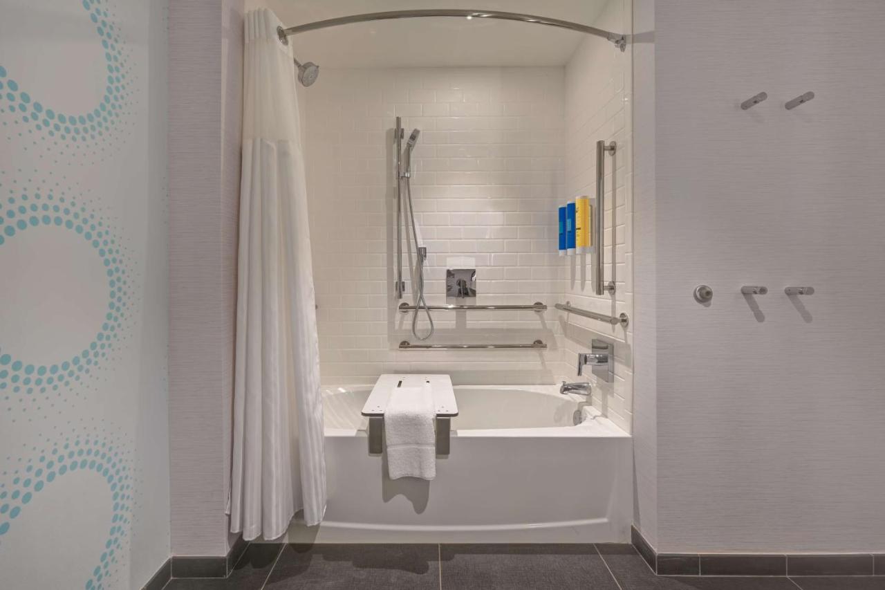 King Room - Hearing Accessible at Tru by Hilton Mooresville