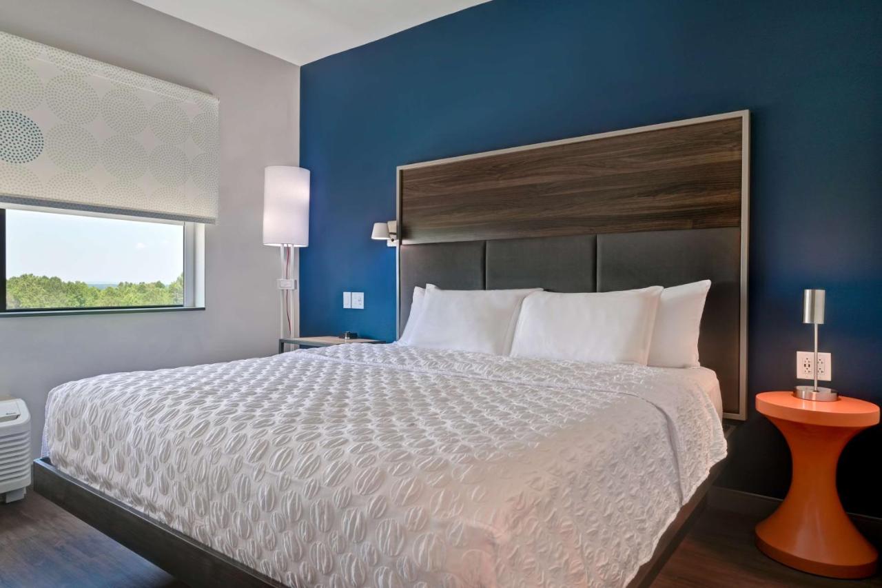 King Room at Tru by Hilton Mooresville