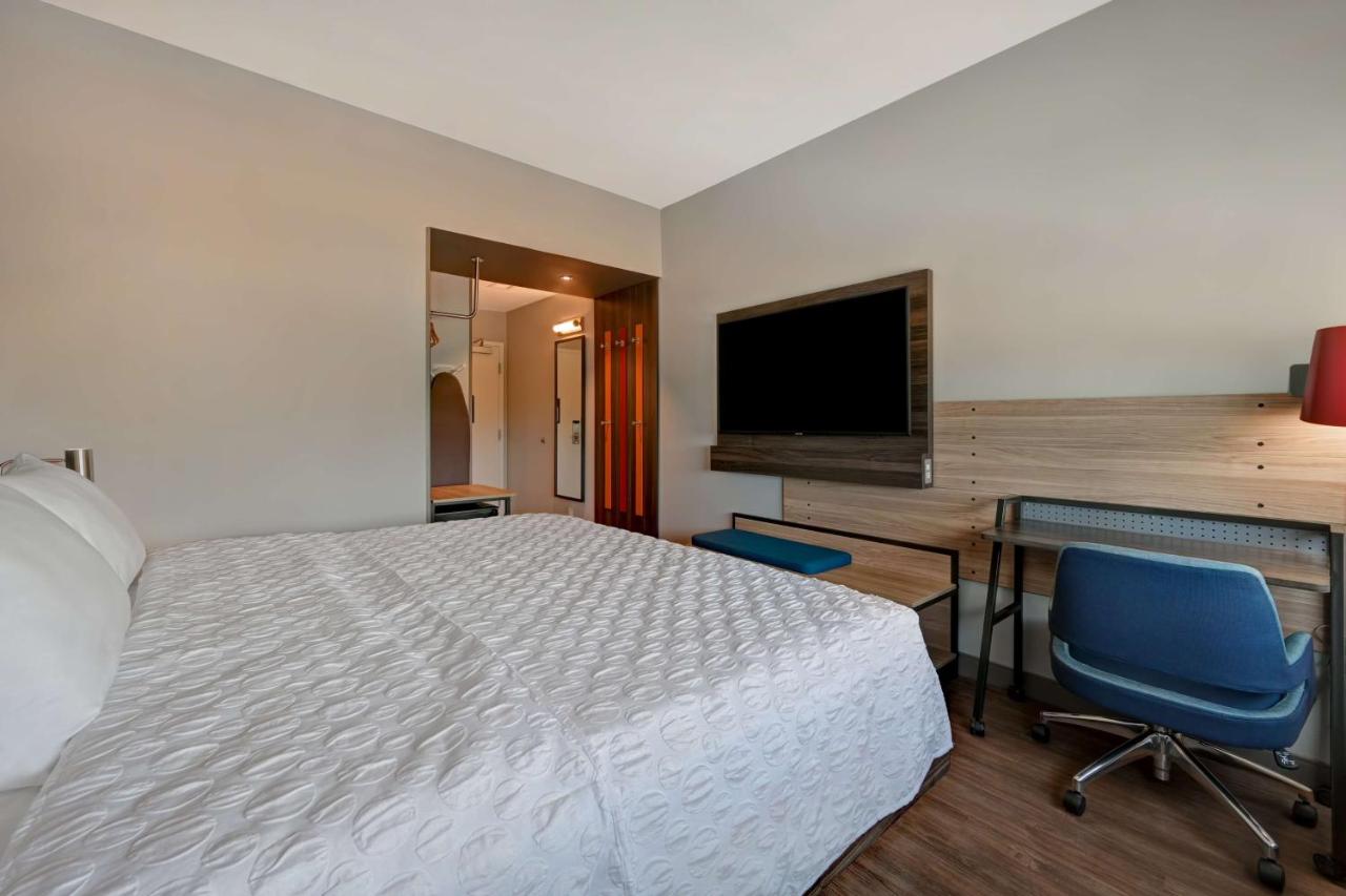 King Room at Tru by Hilton Mooresville