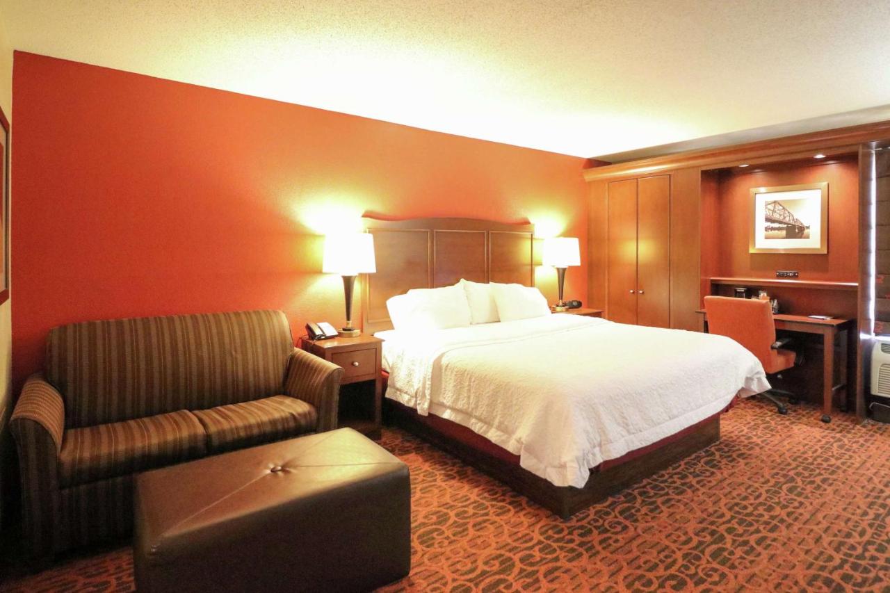 King Room with Spa Bath at Hampton Inn Columbus-South