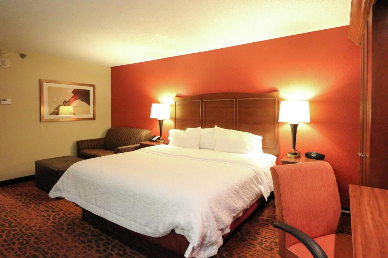 King Room with Spa Bath at Hampton Inn Columbus-South