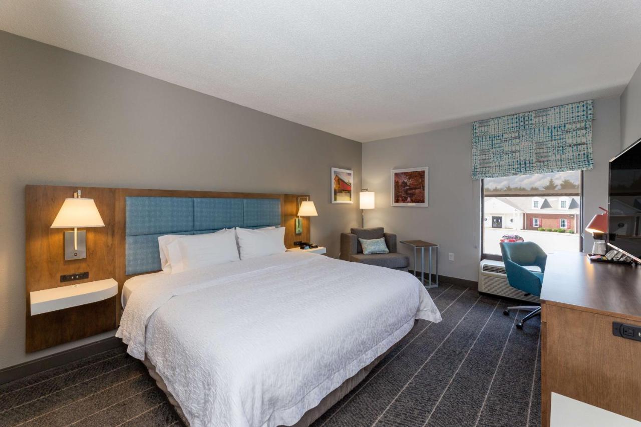 King Room - Disability Access/Non-Smoking with Tub at Hampton Inn Christiansburg/Blacksburg