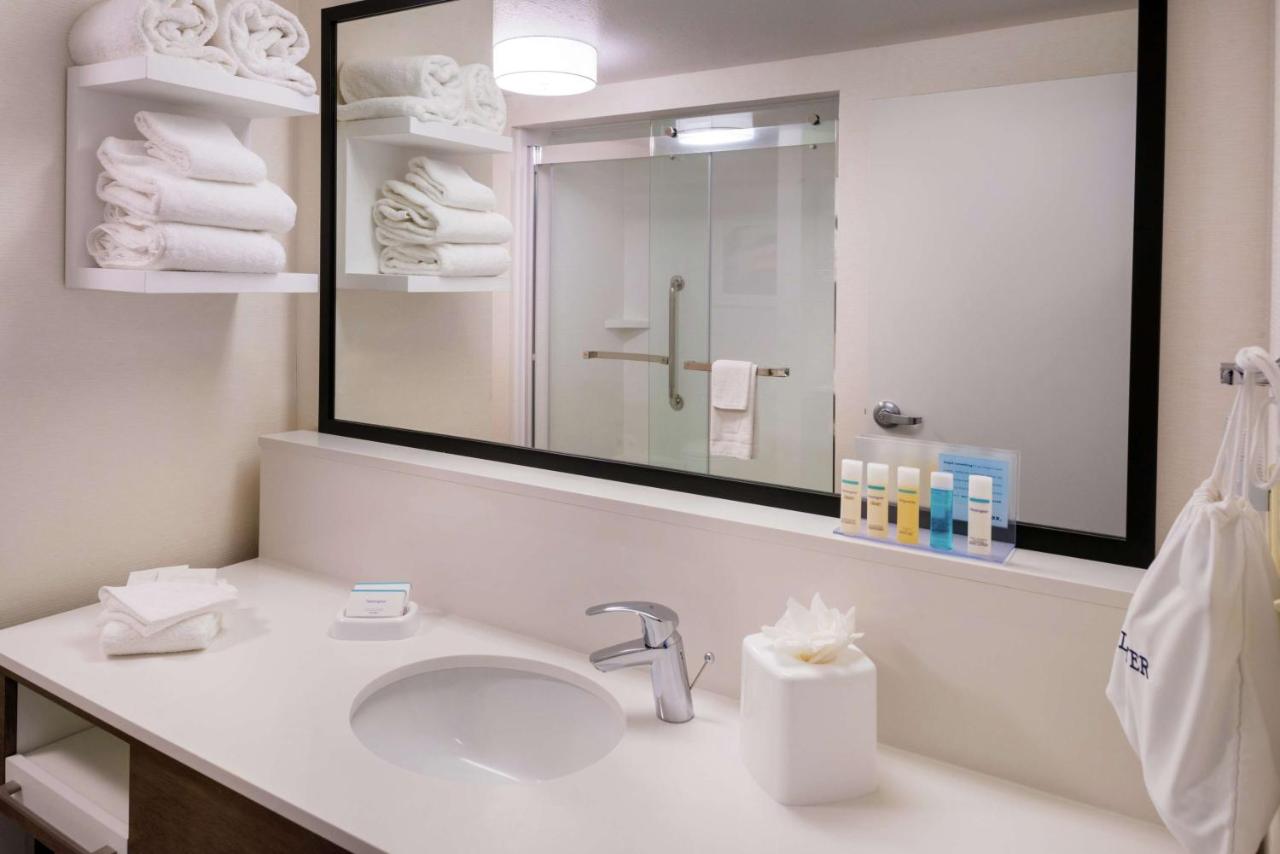 King Study with Sofa Bed - Non-Smoking  at Hampton Inn & Suites Carson City