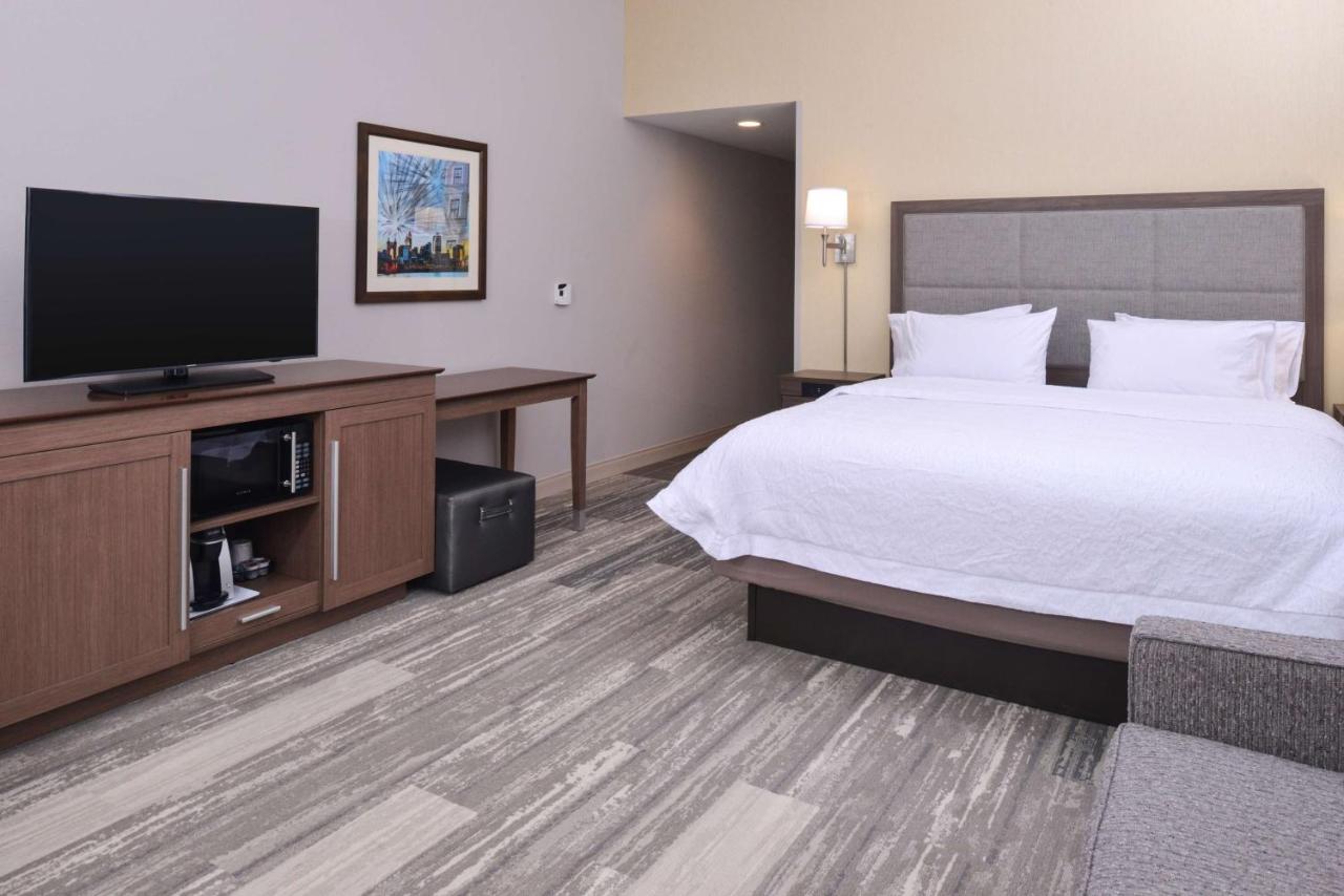 King Room with Sofa Bed - Non-Smoking at Hampton Inn & Suites Cincinnati-Mason