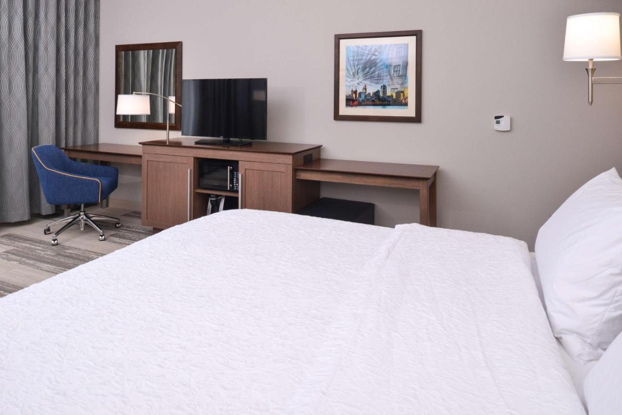 King Room with Sofa Bed - Non-Smoking at Hampton Inn & Suites Cincinnati-Mason