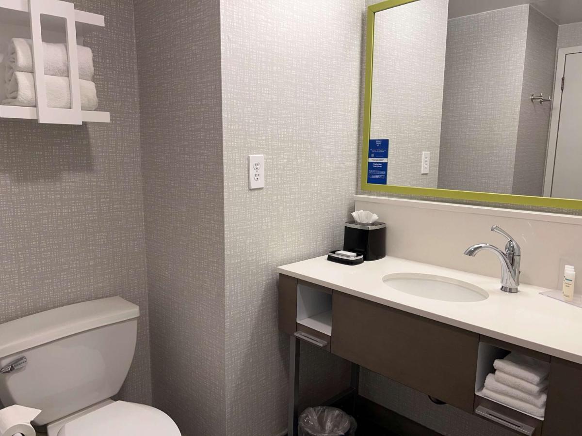 Deluxe King Room with Walk-In Shower - Non-Smoking at Hampton Inn Cumming