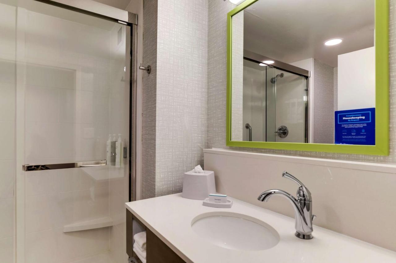 Deluxe King Room with Walk-In Shower - Non-Smoking at Hampton Inn Cumming