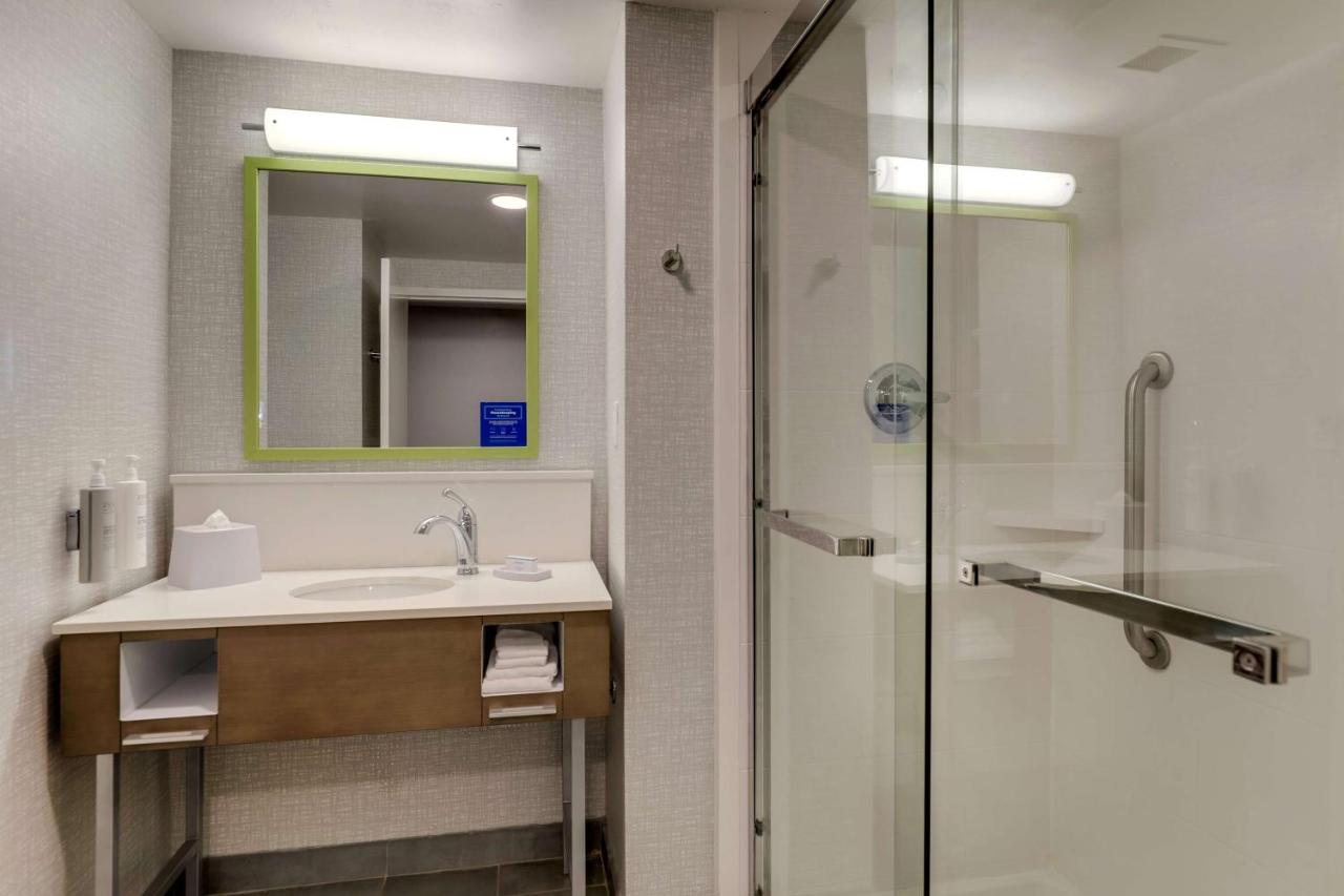 Deluxe King Room with Walk-In Shower - Non-Smoking at Hampton Inn Cumming