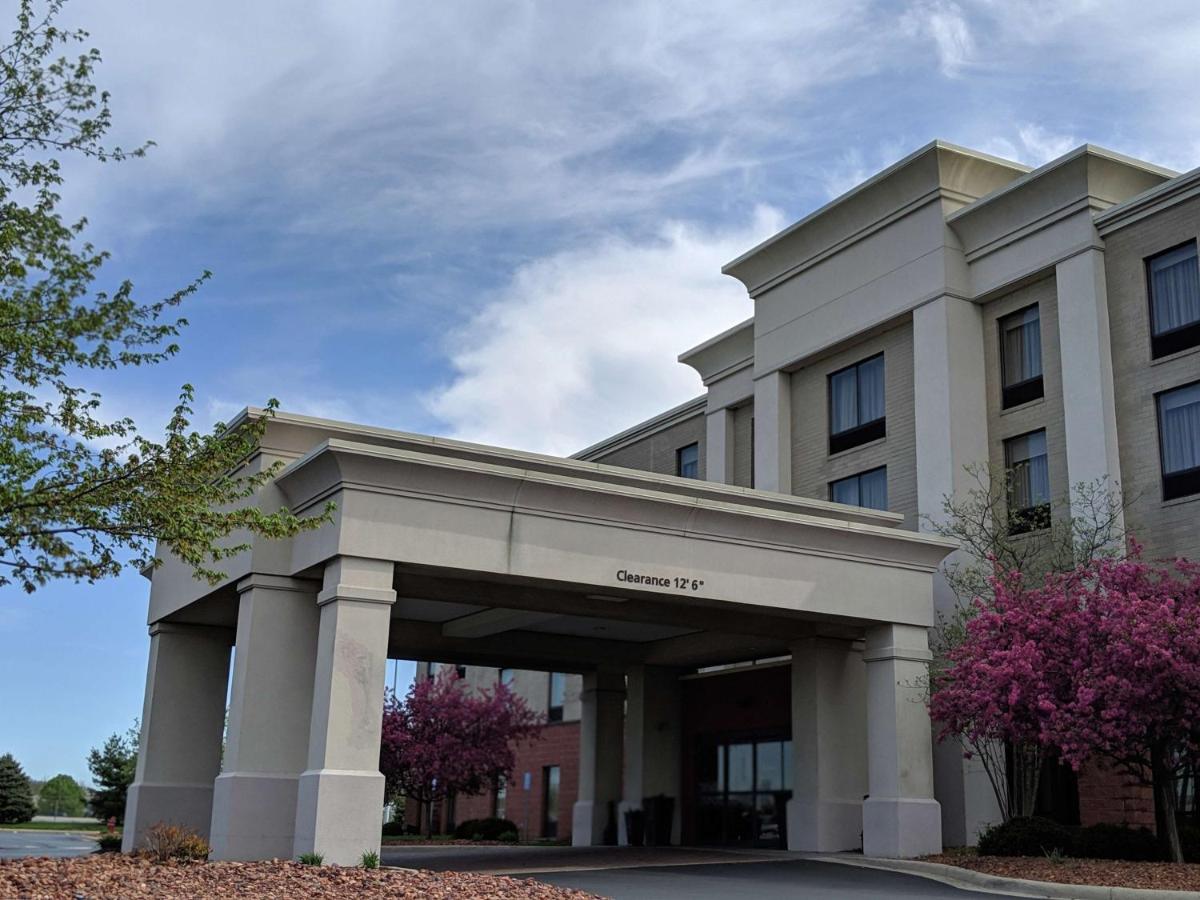 | Hampton Inn & Suites Cincinnati-Union Centre