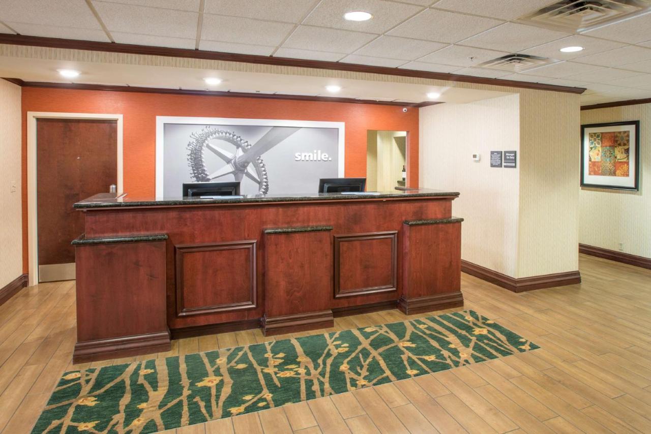 | Hampton Inn & Suites Cincinnati-Union Centre
