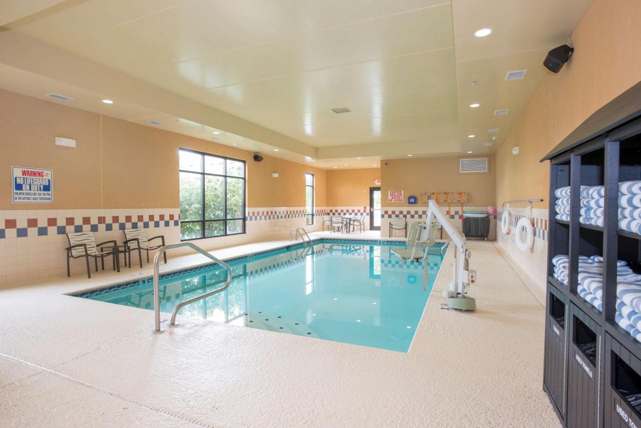 | Hampton Inn & Suites Cincinnati-Union Centre