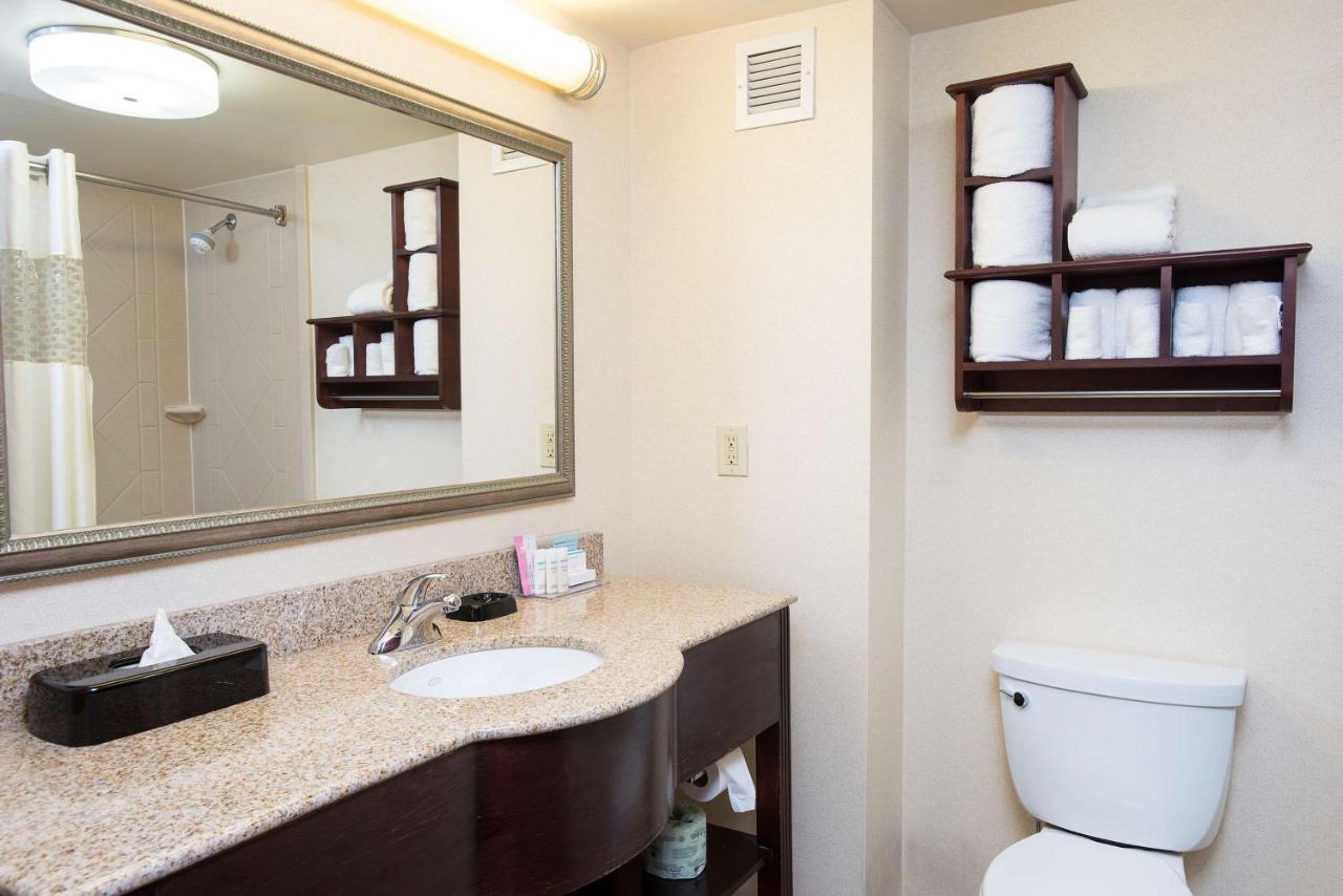 Queen Room - Non-Smoking at Hampton Inn & Suites Cincinnati-Union Center
