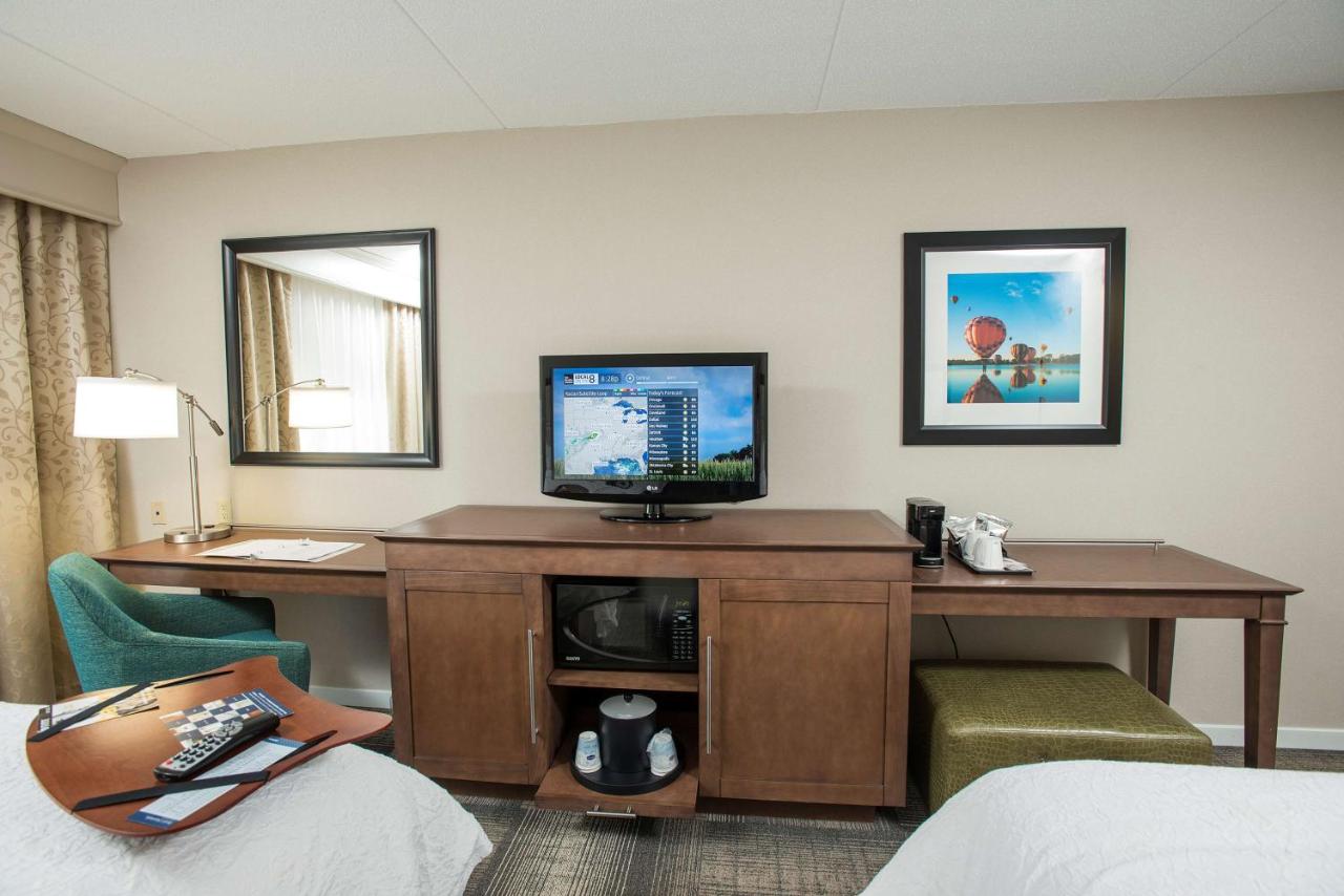Queen Room - Non-Smoking at Hampton Inn & Suites Cincinnati-Union Center