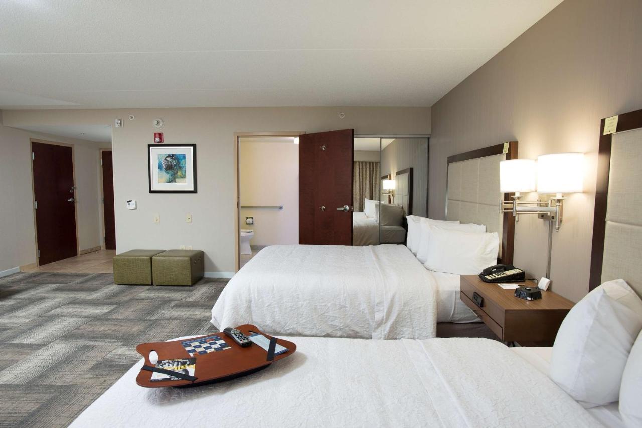 | Hampton Inn & Suites Cincinnati-Union Centre