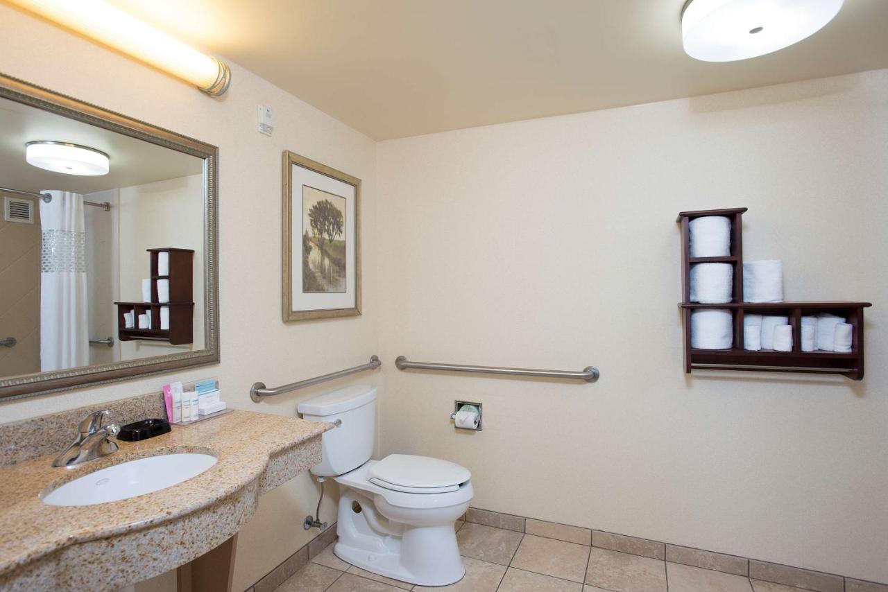 | Hampton Inn & Suites Cincinnati-Union Centre