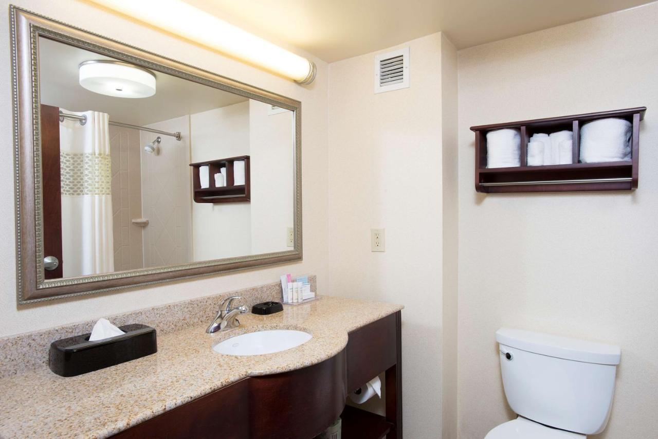 | Hampton Inn & Suites Cincinnati-Union Centre