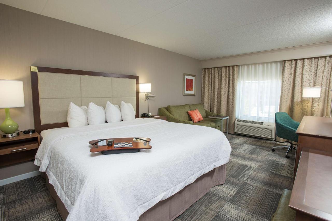 | Hampton Inn & Suites Cincinnati-Union Centre