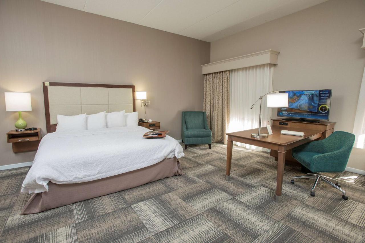 | Hampton Inn & Suites Cincinnati-Union Centre
