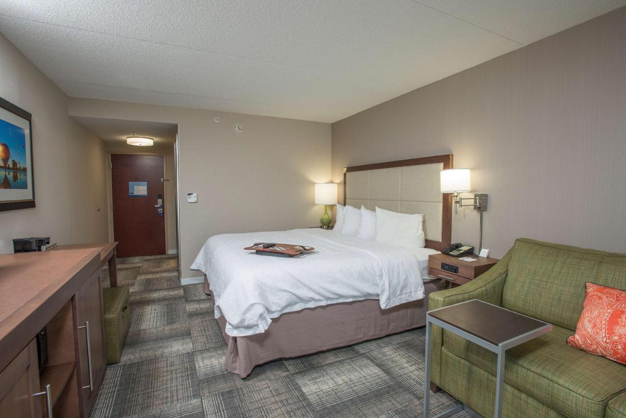 | Hampton Inn & Suites Cincinnati-Union Centre