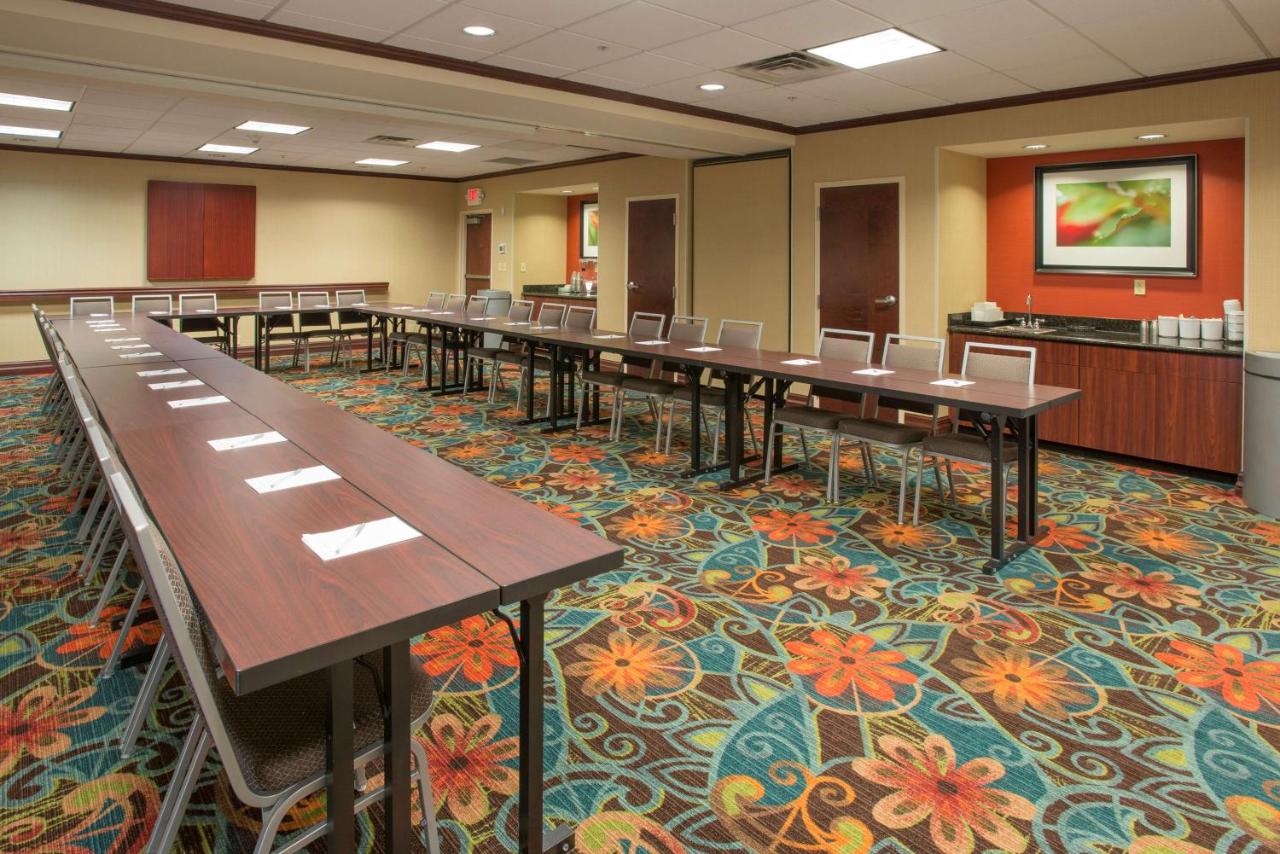 | Hampton Inn & Suites Cincinnati-Union Centre