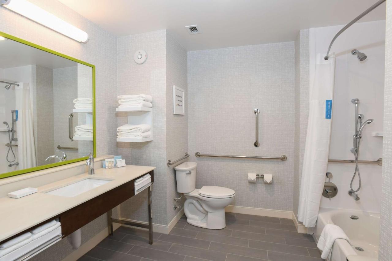 | Hampton Inn & Suites Cincinnati Liberty Township