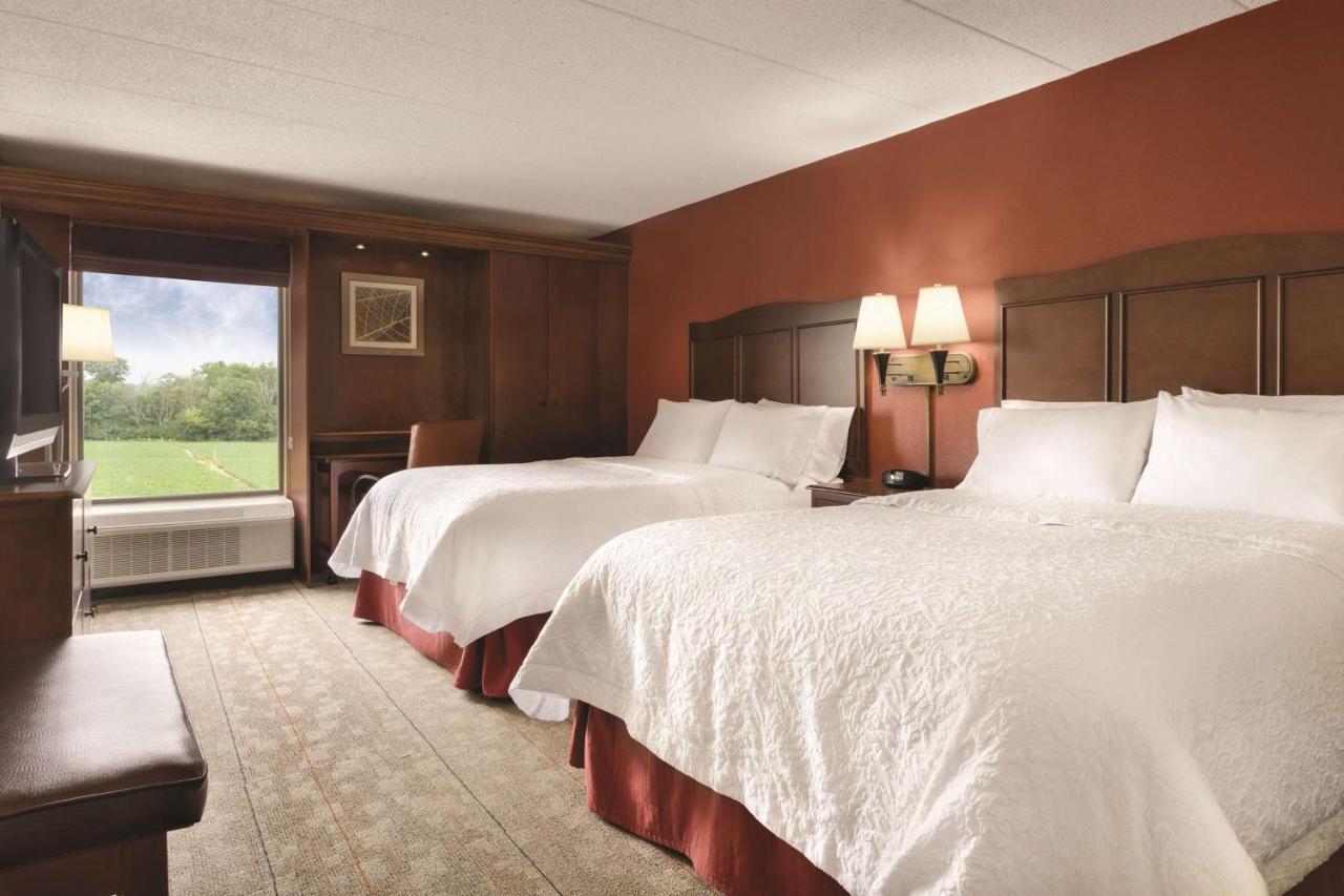 Queen Room with Two Queen Beds - Hearing Accessible/Non-Smoking at Hampton Inn Cincinnati/Kings Island