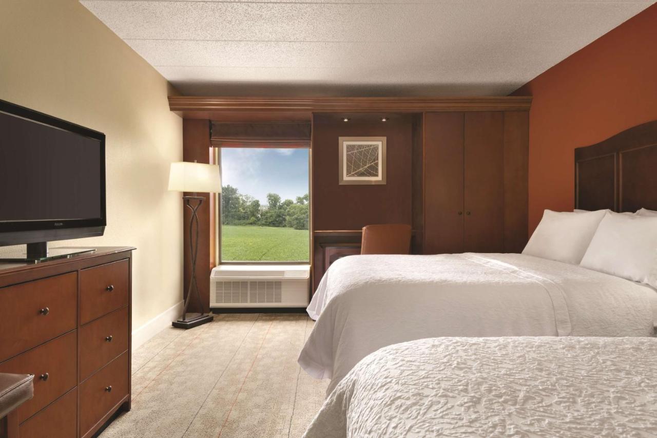 Queen Room with Two Queen Beds - Non-Smoking at Hampton Inn Cincinnati/Kings Island