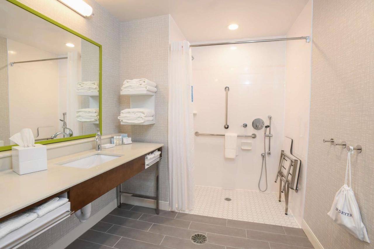 | Hampton Inn & Suites Cincinnati Liberty Township