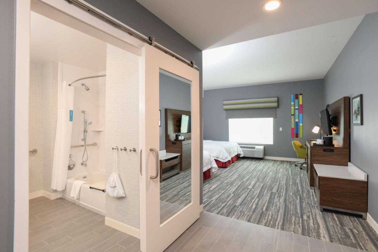 | Hampton Inn & Suites Cincinnati Liberty Township