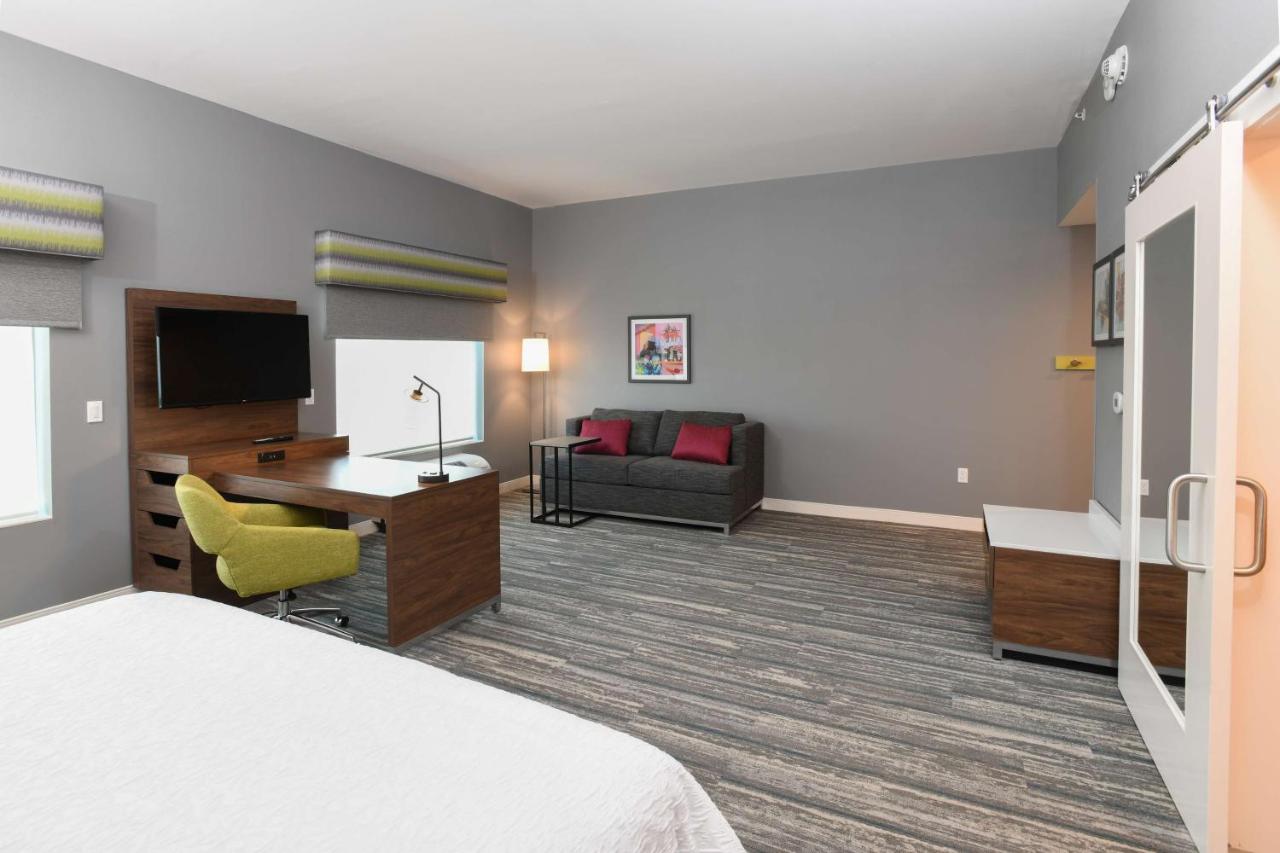 | Hampton Inn & Suites Cincinnati Liberty Township