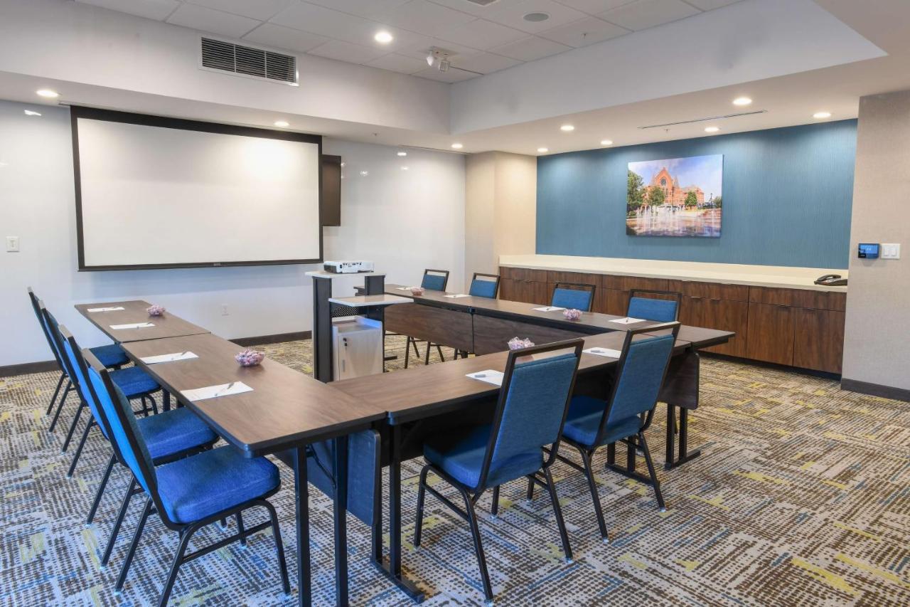 | Hampton Inn & Suites Cincinnati Liberty Township