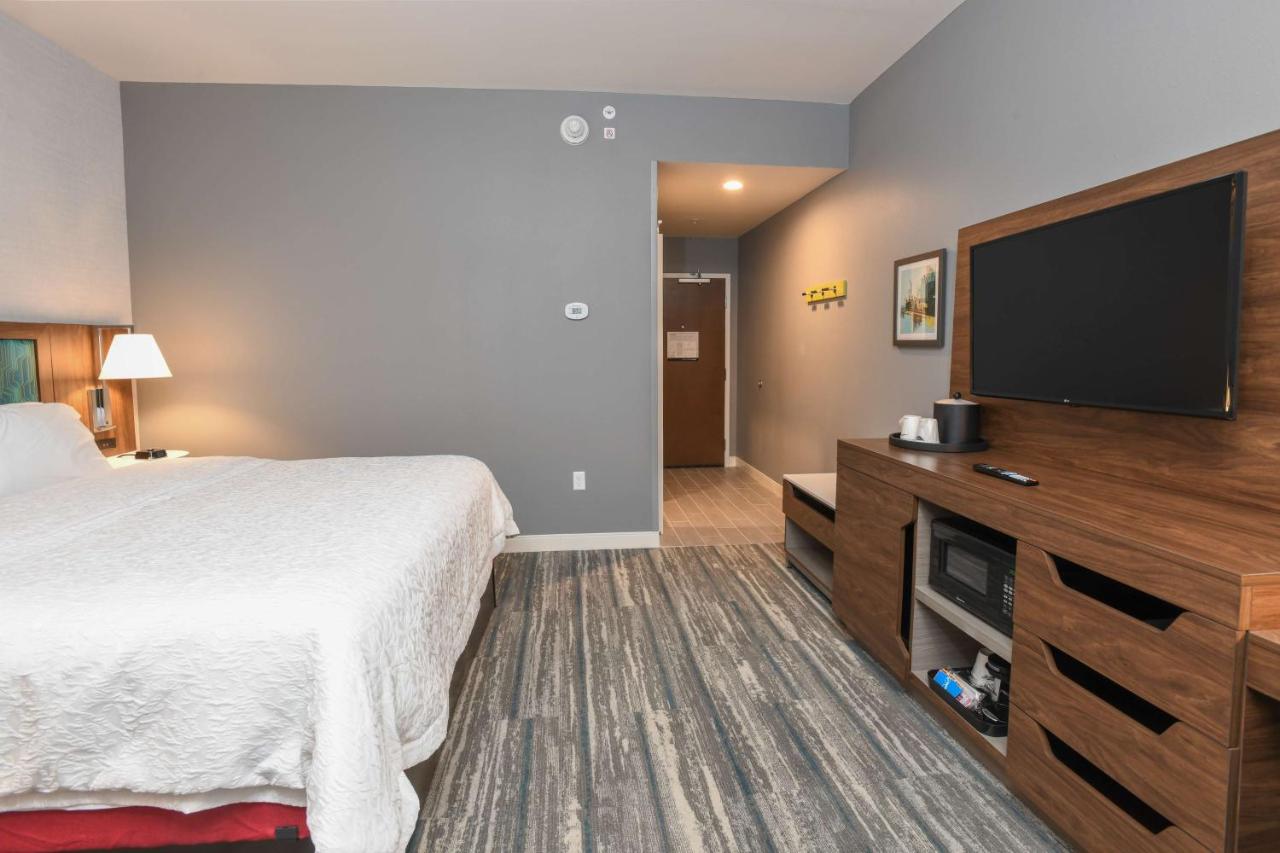 | Hampton Inn & Suites Cincinnati Liberty Township