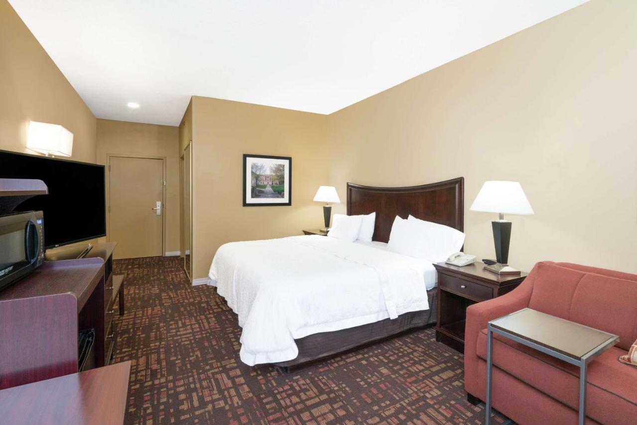 Executive King Room with Sofa Bed - Non-Smoking at Hampton Inn Corydon