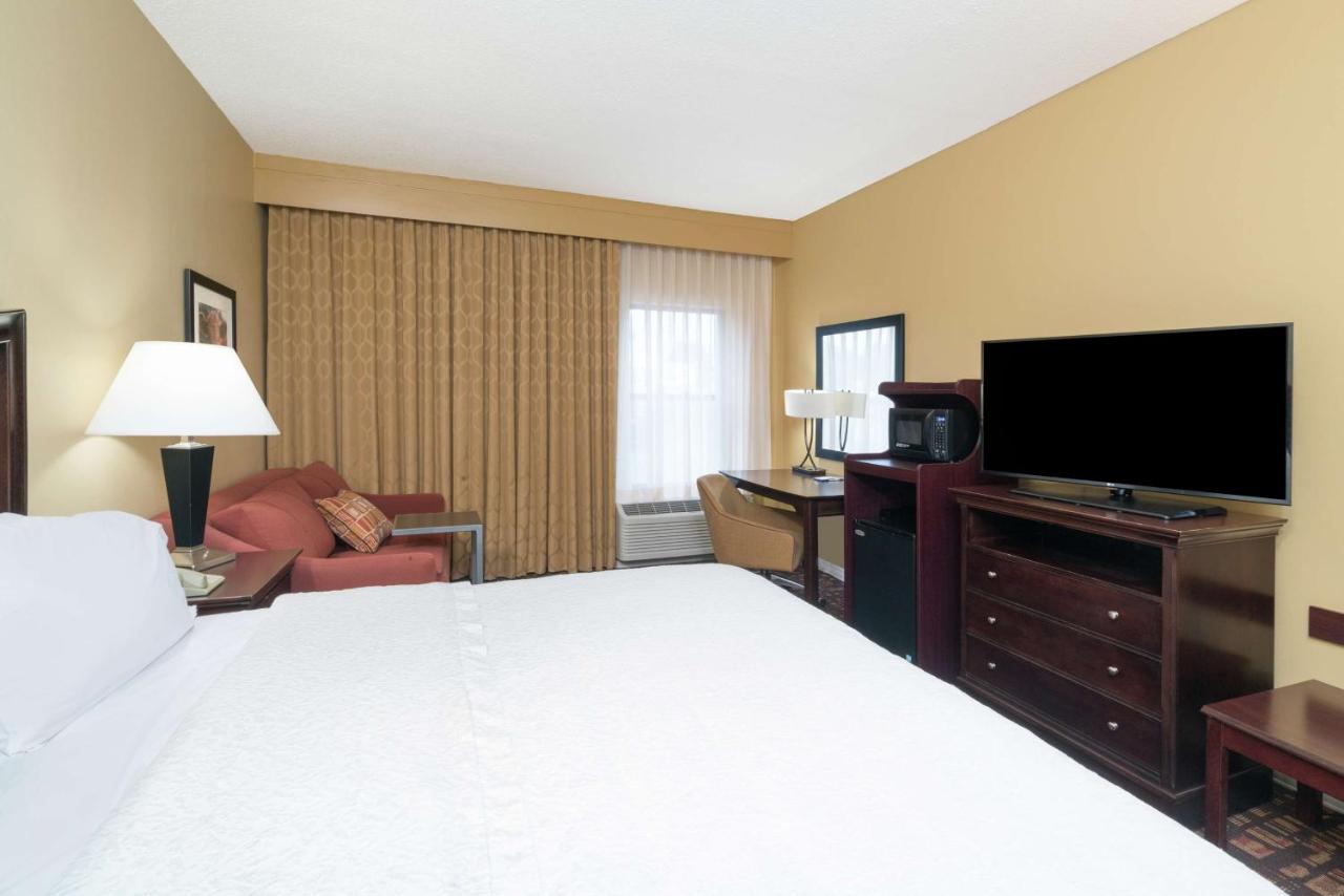 Executive King Room with Sofa Bed - Non-Smoking at Hampton Inn Corydon