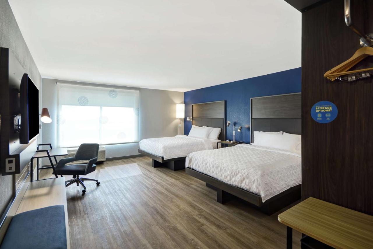 Queen Room with Bath Tub - Mobility/Hearing Accessible at Tru by Hilton Beavercreek Dayton