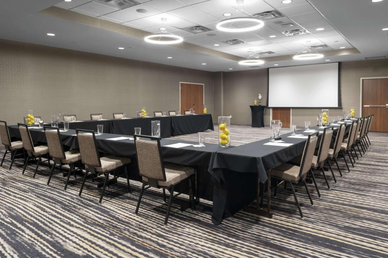 | Hilton Garden Inn Denver/Thornton