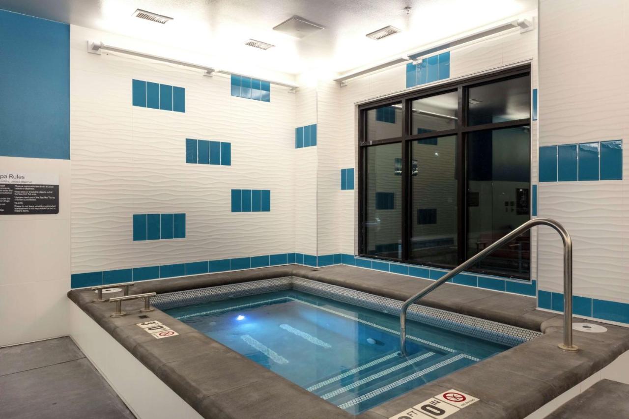 | Hilton Garden Inn Denver/Thornton