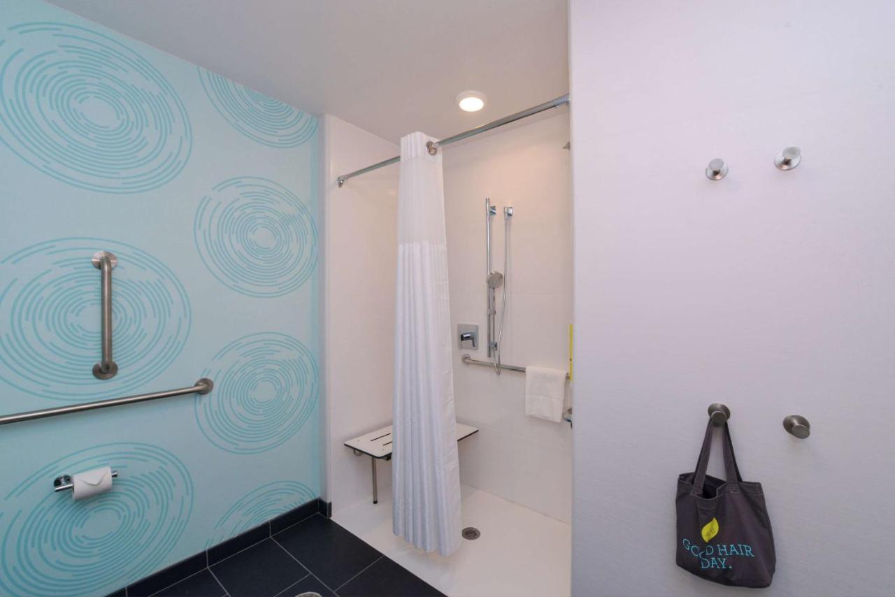 King Room - Hearing Accessible with Roll-In Shower at Tru by Hilton Coppell DFW Airport North