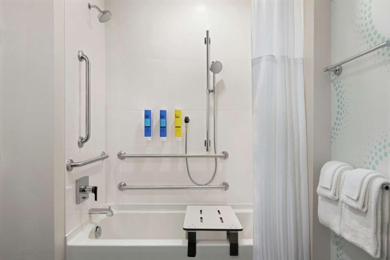 King Room - Mobility Accessible  at Tru by Hilton Duluth Mall Area