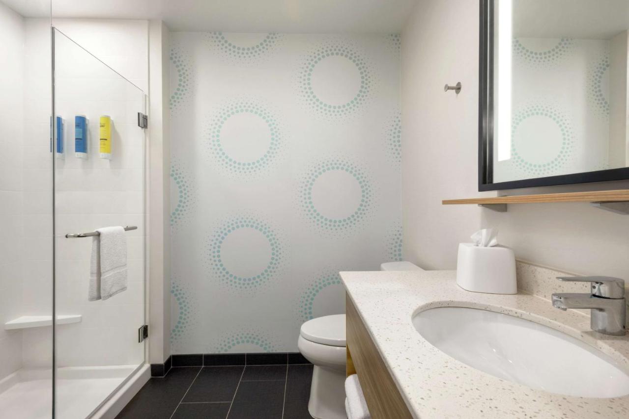 King Room - Hearing Accessible at Tru by Hilton Duluth Mall Area
